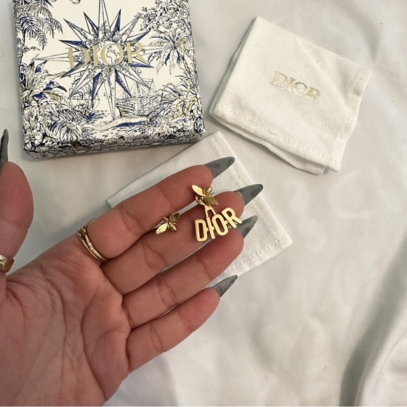 DIOR - DIO(R)EVOLUTION EARRINGS💛 - Picture 8 of 8